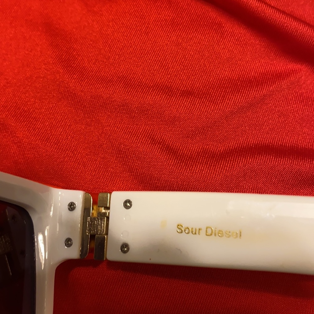 Sunglasses - Picture 7 of 8